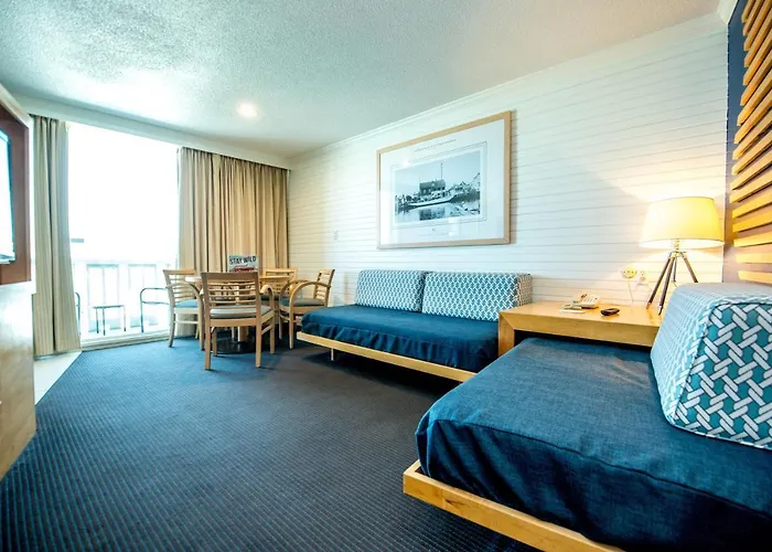 Port Royal Oceanfront Hotel